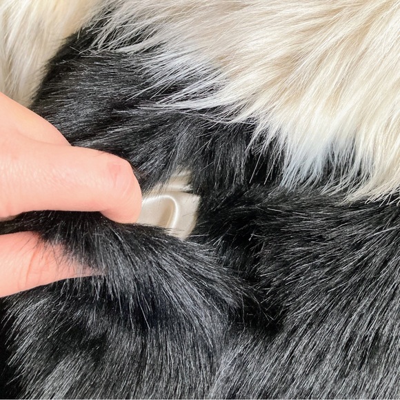 NWT Express Color Block Faux Fur White Black Coat Jacket Size XS TP - Picture 11 of 13